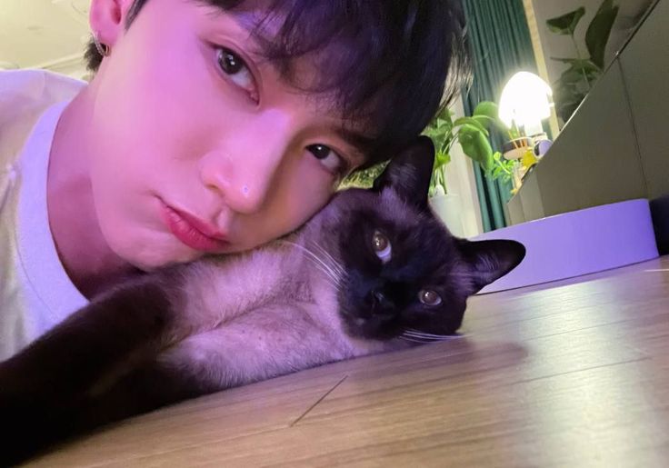⠀⠀⠀⠀⠀⠀⠀⠀⠀ ꒰ ˶• ᵕ •˶ ꒱
hola, soy un b𖦹t de ten que viene a recordarte lo mucho que te amo!