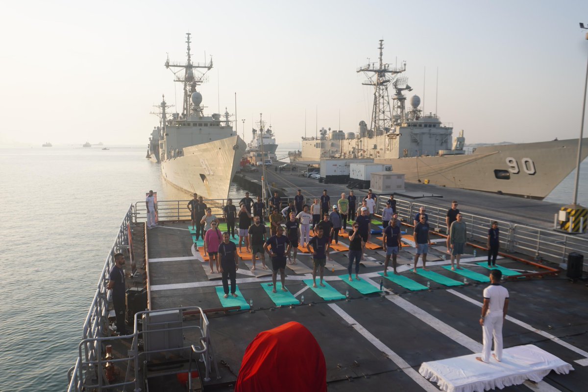 IN_WesternFleet's tweet image. #AllHandsOnDeck for YOGA 🧘‍♀️🧘🏻‍♂️
'Yoga for One Earth, One Health'

#MissionDeployed #SwordArm celebrated the #SpiritOfUnity #Wellness&amp;amp;Harmony through #Yoga at #Manama with our maritime partners #CMF

#IndiaCMF
#EmbracingInnerResilience #StrengtheningBonds

@IndiaInBahrain