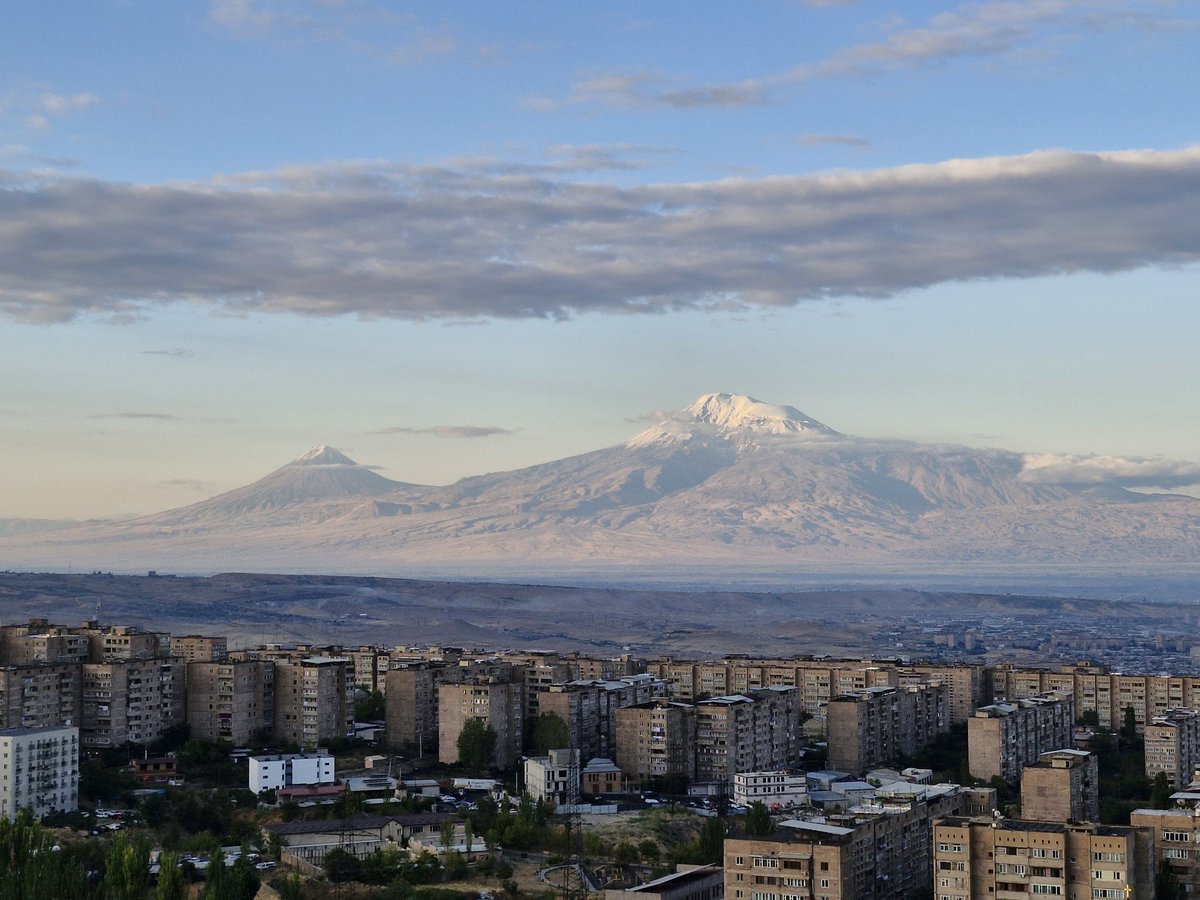 Արարատն արևածագին