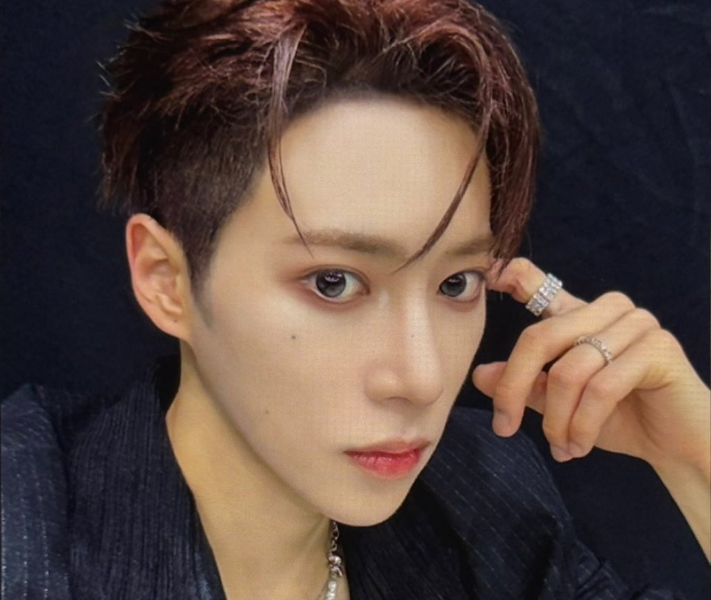 Please debut together😫❤️