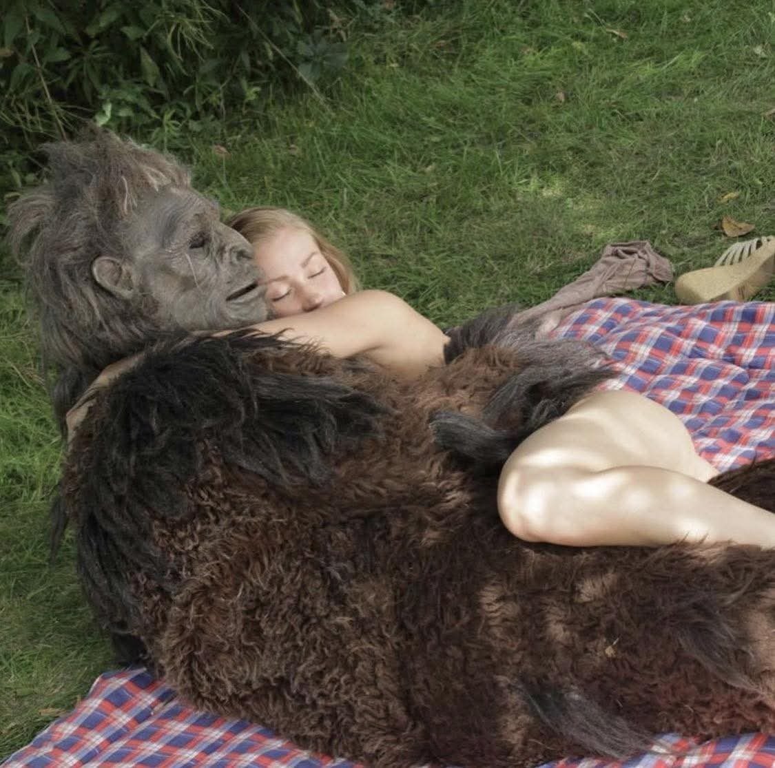 MONSTERSHOLDINGBITCHES (@monstersbitches) on Twitter photo 