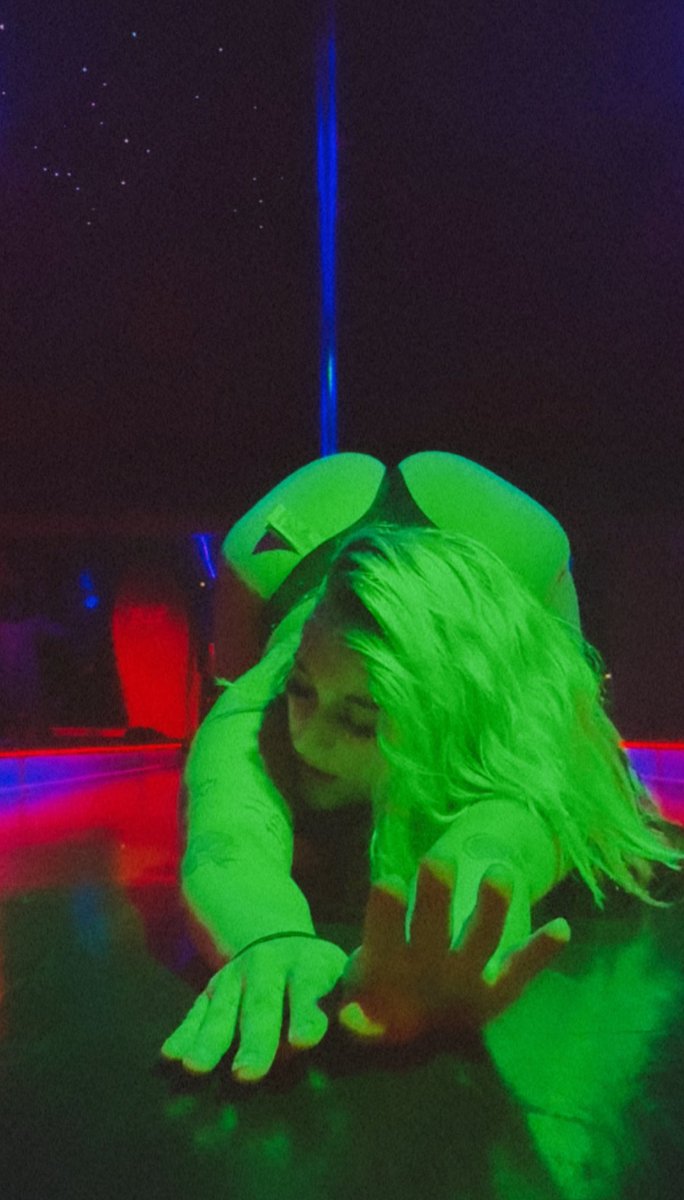 pxptxrts's tweet image. clubs been decorated for halloween 👻