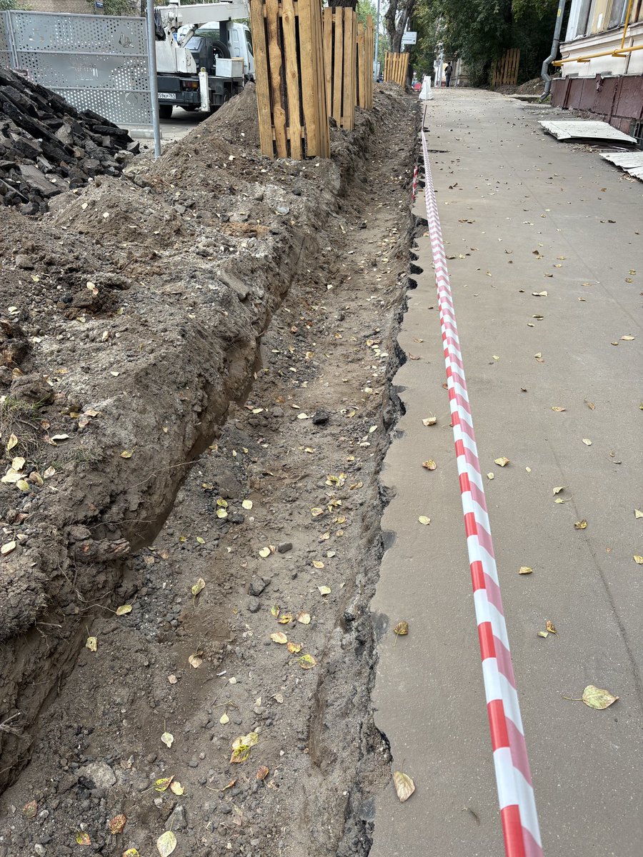rupisec's tweet image. Траншея для бордюров нового сезона.