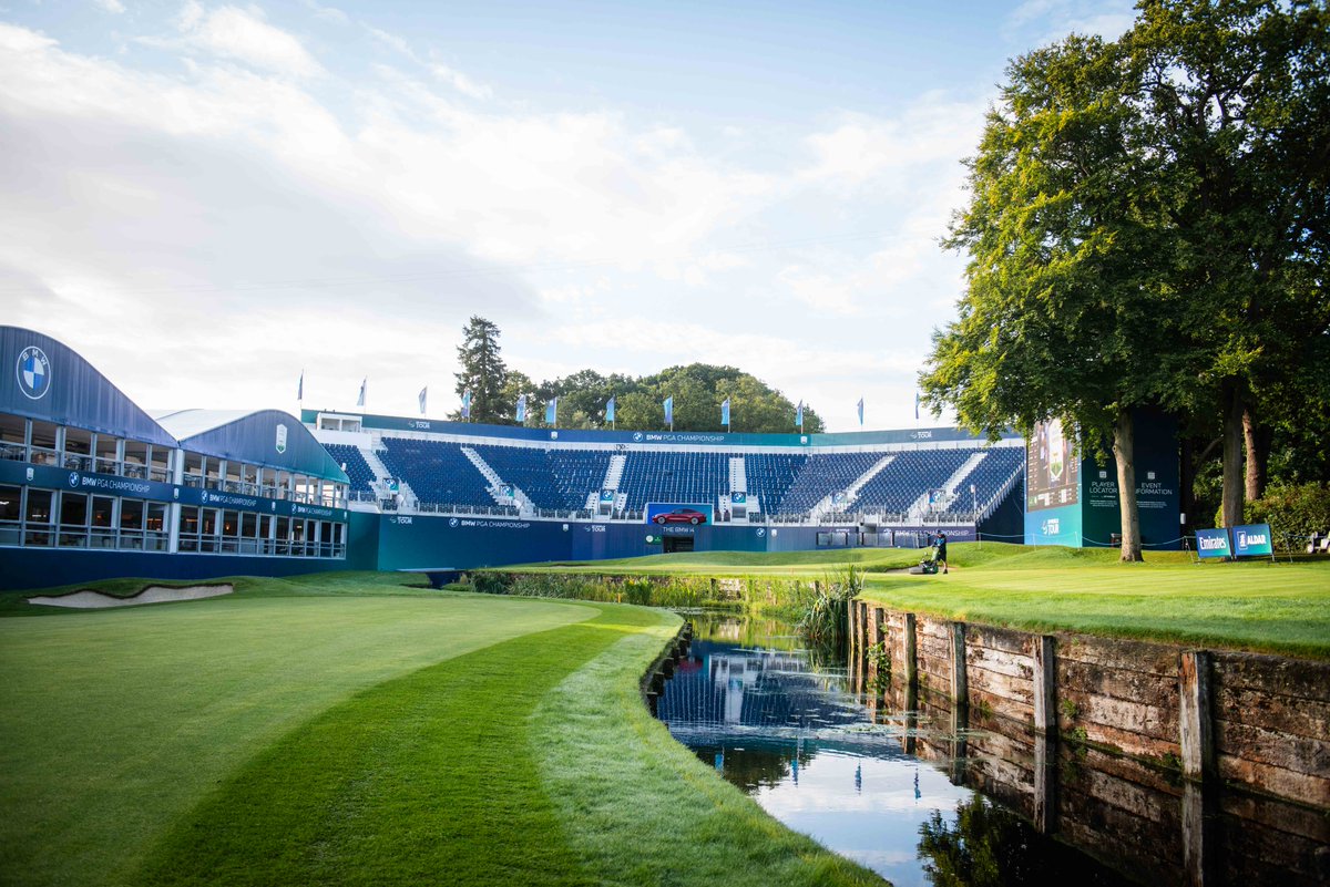 BIGGALtd's tweet image. The sun may have dipped away yesterday at the @bmwPGA, but it shone brightest on the greenkeeping team 💚 Preparing the 18th in style ahead of day one at @Wentworth. 

#Greenkeeping #Golf #PGA #Championship #Wentworth #Turf #Agronomy