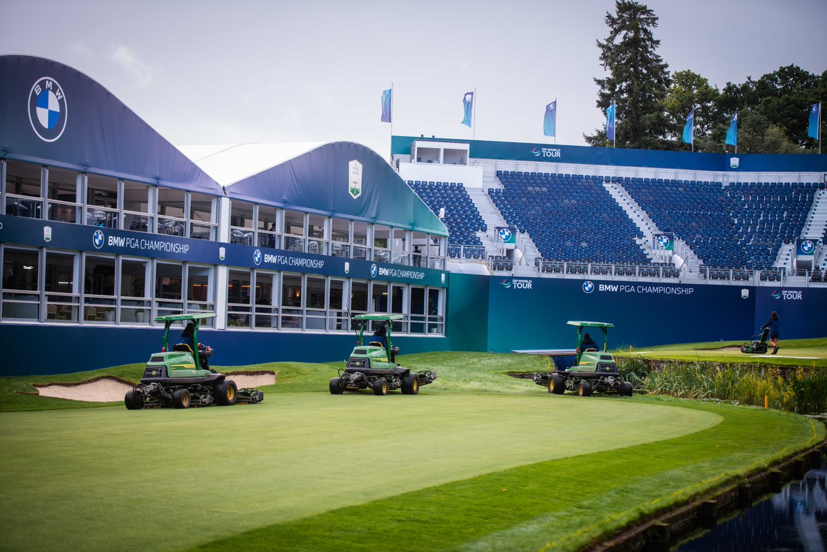 The sun may have dipped away yesterday at the @bmwPGA, but it shone brightest on the greenkeeping team 💚 Preparing the 18th in style ahead of day one at <a href="/Wentworth/">Wentworth</a>. 

#Greenkeeping #Golf #PGA #Championship #Wentworth #Turf #Agronomy