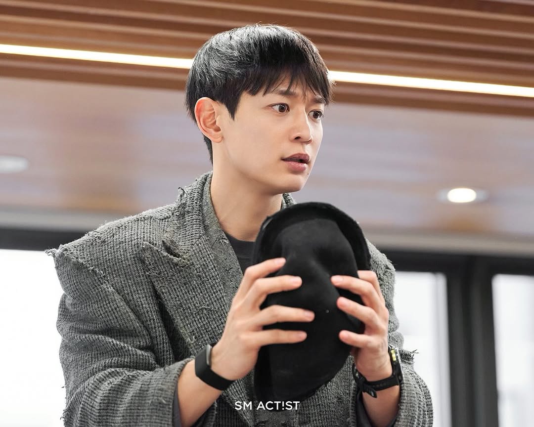 PHChoiMinho's tweet photo. #최민호 #CHOIMINHO @choiminho_1209
#연극 #고도를기다리며를기다리며
#WAITING_FOR_WAITING_FOR_GODOT
#밸 #Val
#액티스트 #SM_ACTIST
https://t.co/NSWe9y5oGt https://t.co/XIxbVI42YQ