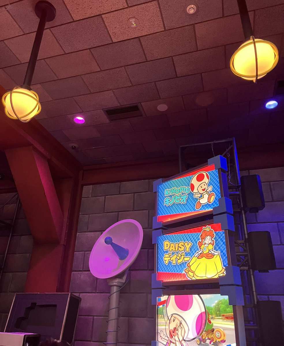 マリオカート🍄
まさかの娘は終始画面が一切映らず😂(再乗車させて貰えたよ)

エクスプレスパスについてたハリポタ乗車時間はとっくに過ぎたけど、まだこのエリアで遊んでます。
酔うのでちょっとほっとしてる母w

グッズ身に付けてる人は
今のところひとりも見かけておりません👑🐃