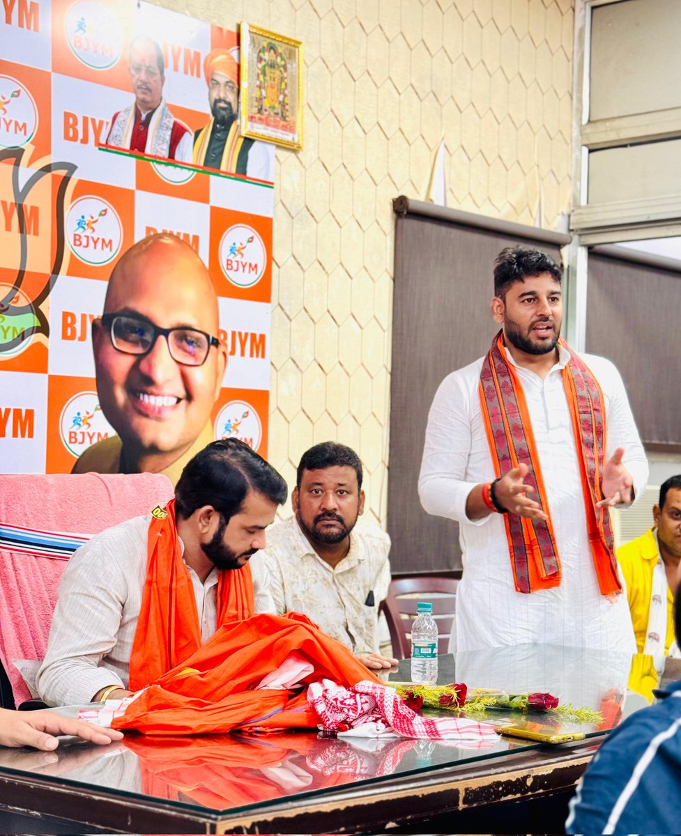 Abhey Singh (@rahul_dev_10) on Twitter photo <a href="/souravreporter2/">SOURAV RAJ</a> कोई एक ही जीत सकता है, तेजस्वी या बिहार।
अगर तेजस्वी जीत गया तो बिहार हार जाएगा और ये कोई बिहारी नहीं चाहेगा।
ये लड़ाई बिहार के अमन - चैन और विकास की है। <a href="/souravreporter2/">SOURAV RAJ</a> कोई एक ही जीत सकता है, तेजस्वी या बिहार।
अगर तेजस्वी जीत गया तो बिहार हार जाएगा और ये कोई बिहारी नहीं चाहेगा।
ये लड़ाई बिहार के अमन - चैन और विकास की है।
