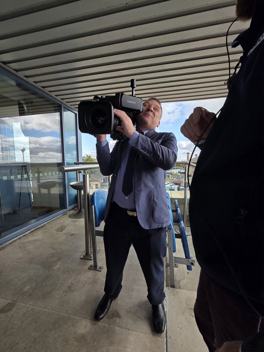 .<a href="/sebsanders1/">seb sanders</a> trying his hand at the <a href="/SkySportsRacing/">Sky Sports Racing</a> Hi-Mo camera 📹 with support from <a href="/Red_Cameraman/">Jonathan Rowley</a> and Dan!