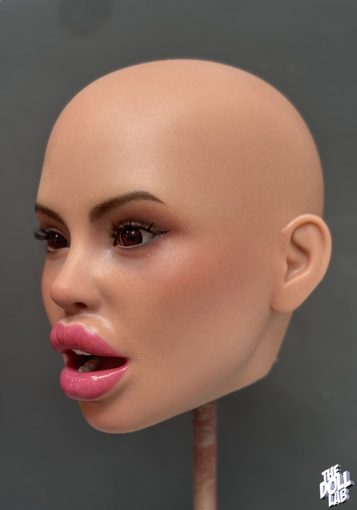 Head is (almost) finished. We need to find her a proper wig now... and of course a proper body!😜