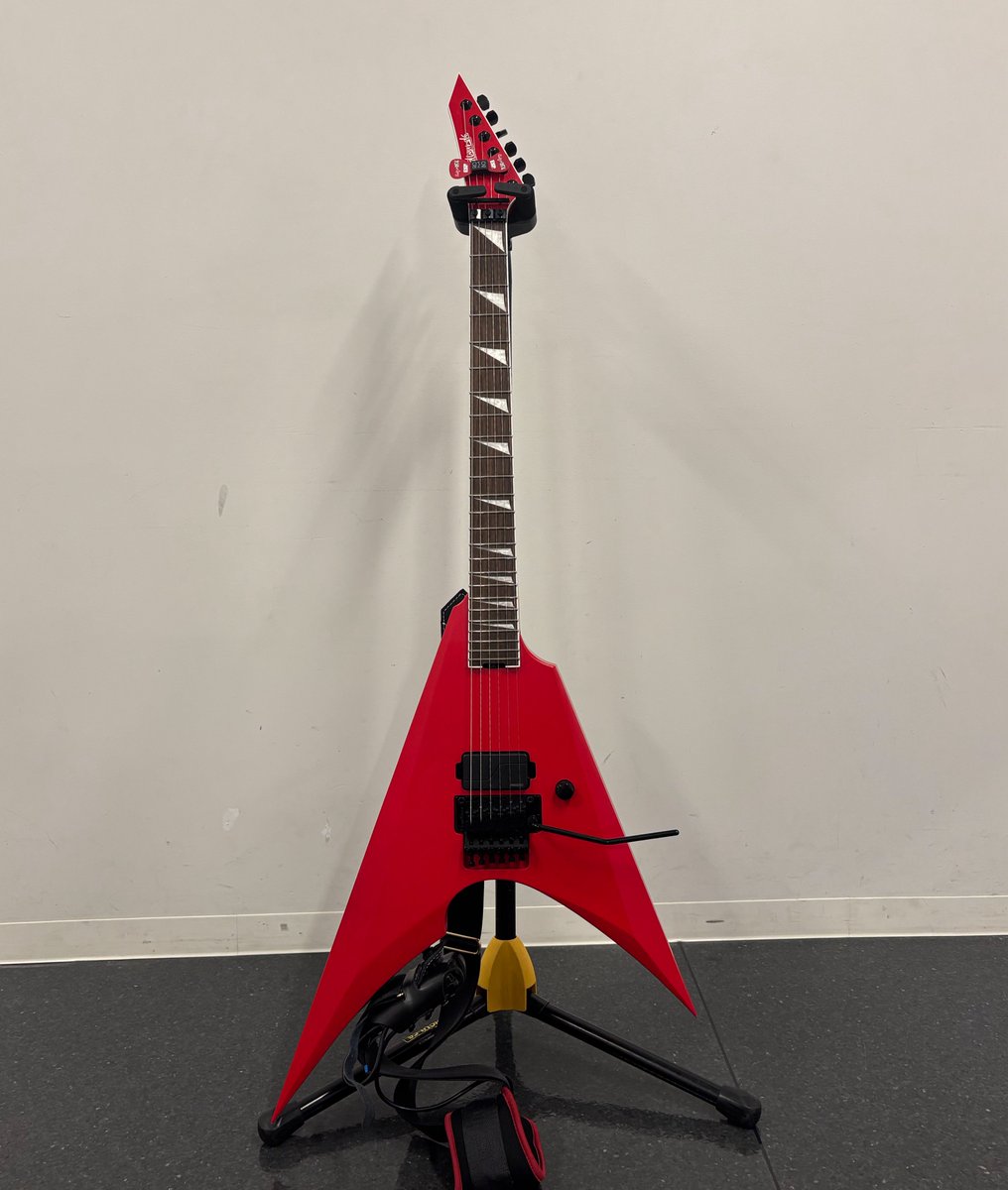 0153_mari's tweet image. 新しいギターです！
カラーオーダーお願いしました！