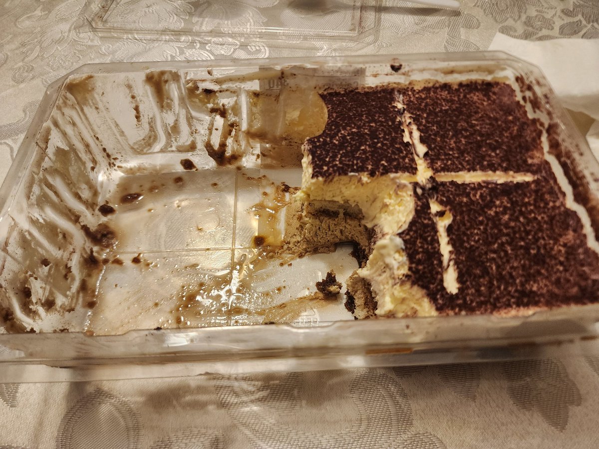 SeborosVT's tweet image. Public Service Announcement.
If you eat Tiramisu you HAVE to stare at it when you eat it or else you WILL inhale it in seconds!