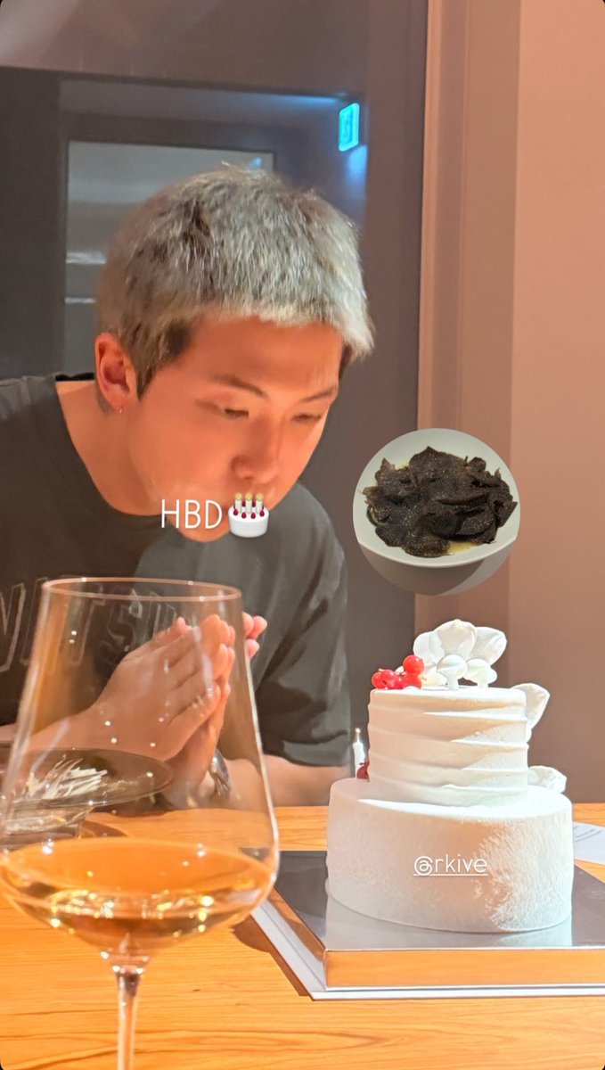 LUVJKTH__'s tweet photo. happy birthday to our dearest tree https://t.co/AqAAfxKQP1