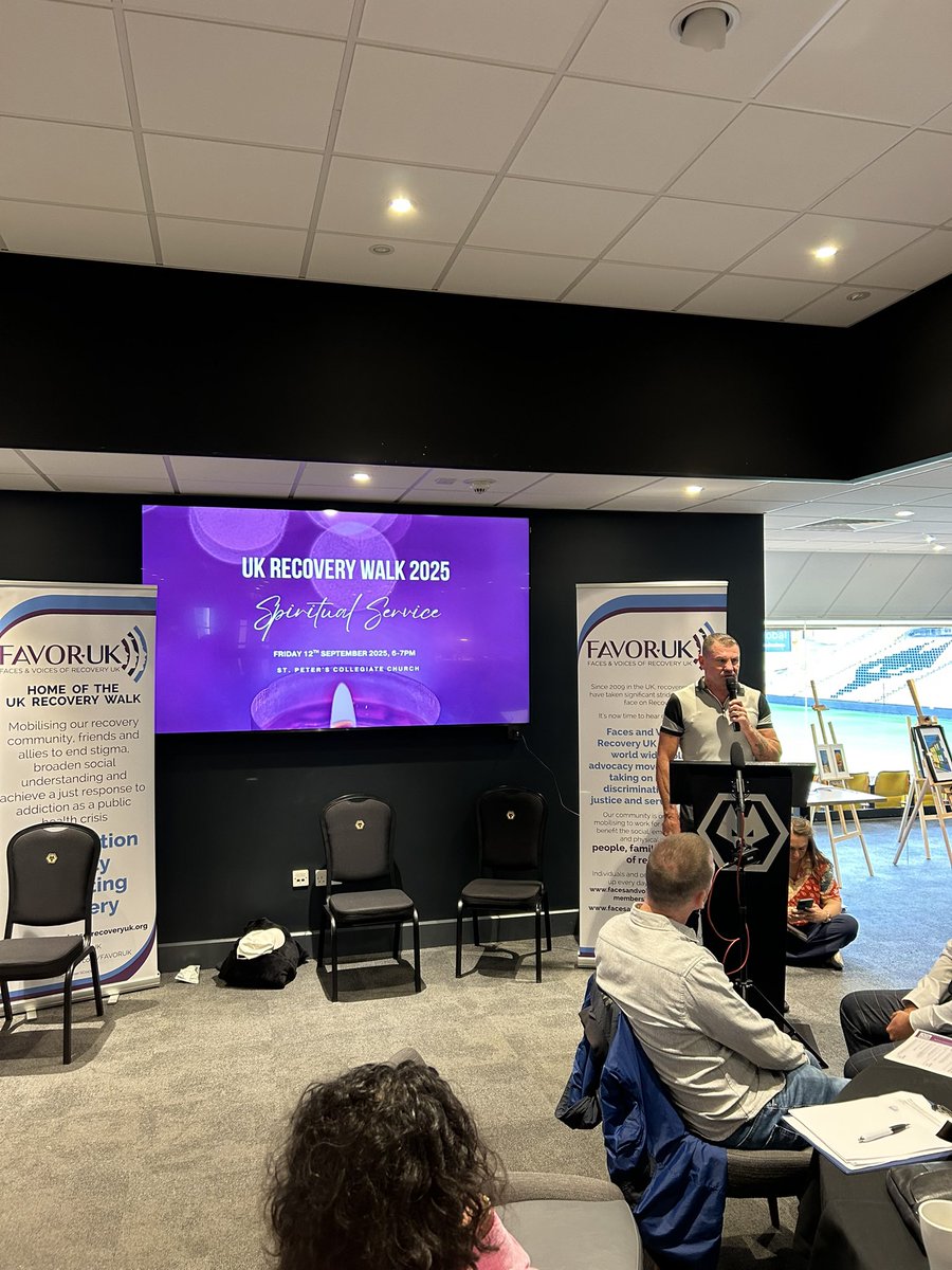 FAVORUK's tweet image. We’re honoured to have Andy Flute speaking right now at the Faces &amp;amp; Voices of Recovery UK Conference.

His journey from champion boxer to battling addiction, to finding faith and recovery is powerful. And at this very moment, Andy is sharing the raw truth: the doubts, the darkest…
