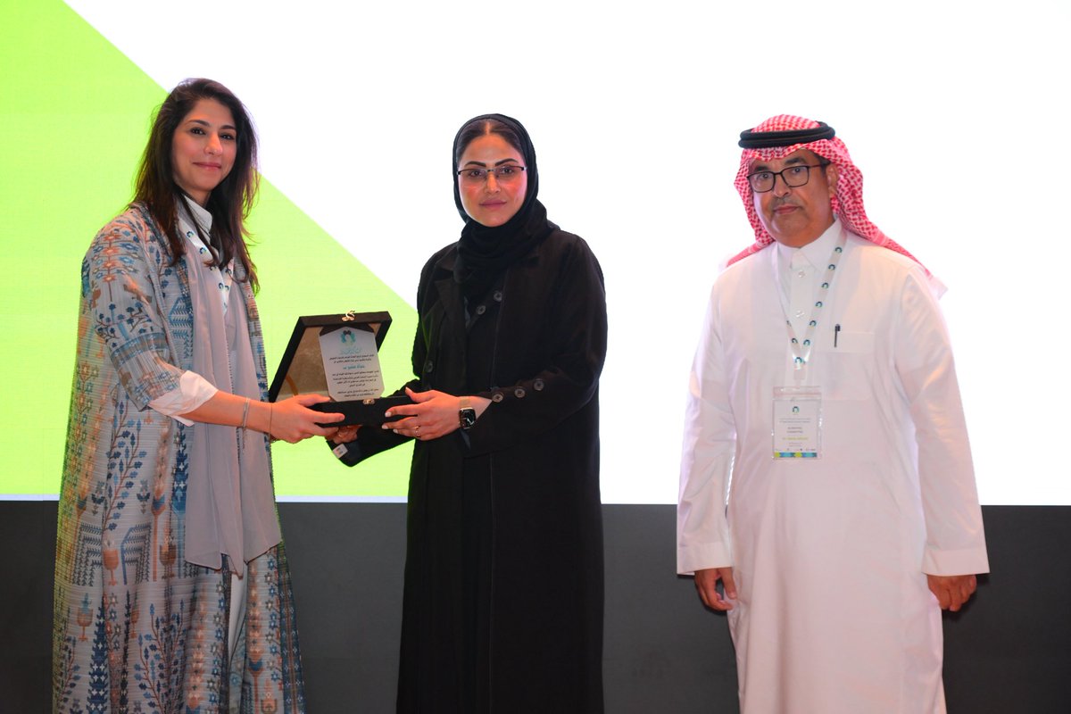 صور من تكريم اللجنة العلمية في المؤتمر السعودي الرابع لأبحاث التوحد SARC4 

د. أمل العوامي 
د.شهد الشريف 
د. آيات الوحيد 
د. حياة المشقاب
#SARC4 
#جامعة_اليمامة
 #جامعة_نورة
 #مستشفى_الملك_عبدالله
 #جمعية_أسر_التوحد 
#جمعية_التميز 
#المؤتمر_السعودي_الرابع_للتوحد