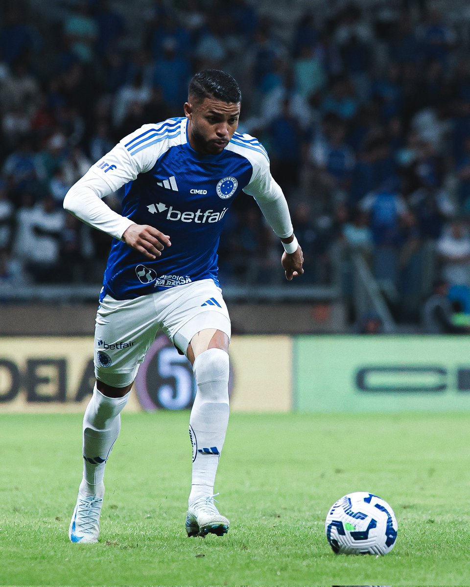 Pode falar a merda que for dele, mas esse maluco aqui é essencial pra bola que o Cruzeiro está jogando. "Ain ele não faz gols". Ok, mas cria jogadas, parte pra cima, taticamente é impecável e cria muita jogada. 

Wandeco me convenceu que merece ser titular