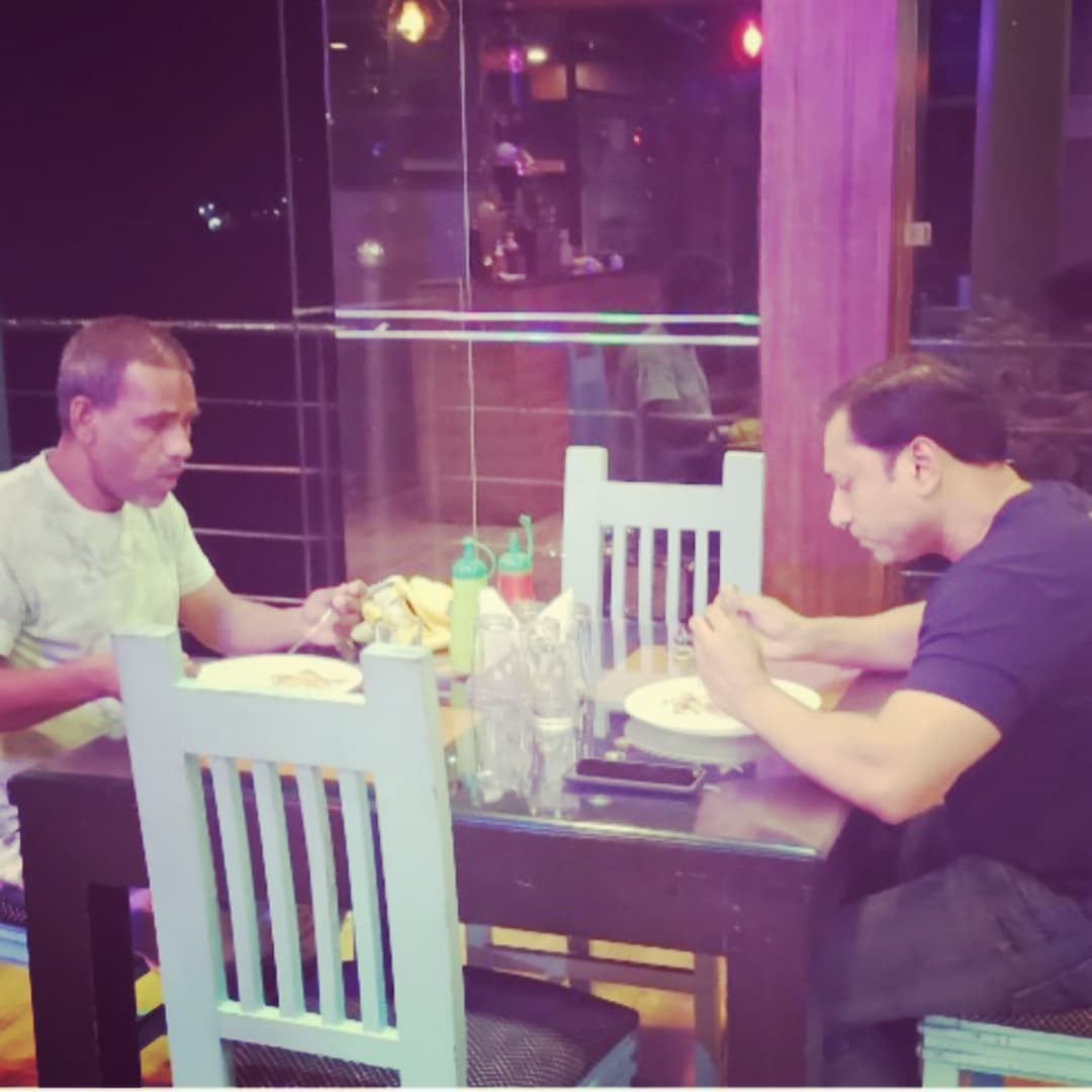 DilshadZKhan's tweet image. नैनीताल सफ़र के दौरान मैं और मेरे दोस्त दिनेश गोयल एक रेस्तरां में डिनर करते हुए #nainital #jurney #restaurent #dinner #frendship #life #happylife #dineshgoel #dilshadkhan #facebook #instagram #thread #Alhumdulillah