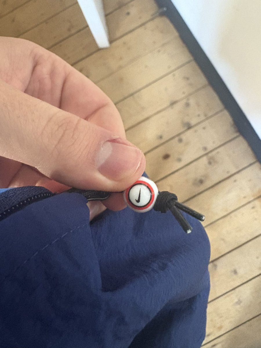 ben_bowman_'s tweet image. Lovely #classytouch on the new Spurs T90 track jacket