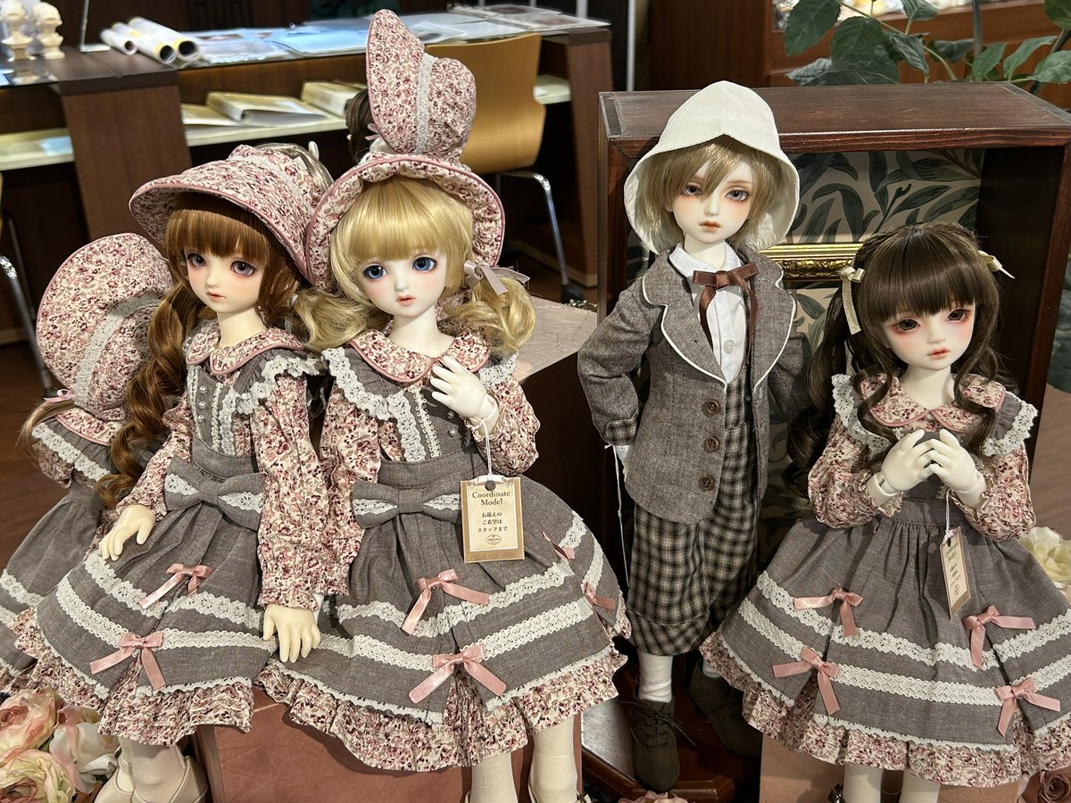 BitterSugar7's tweet photo. コーディネートモデルが展示されていました。
３３番がかわいい😍 https://t.co/5qnjjexMtk