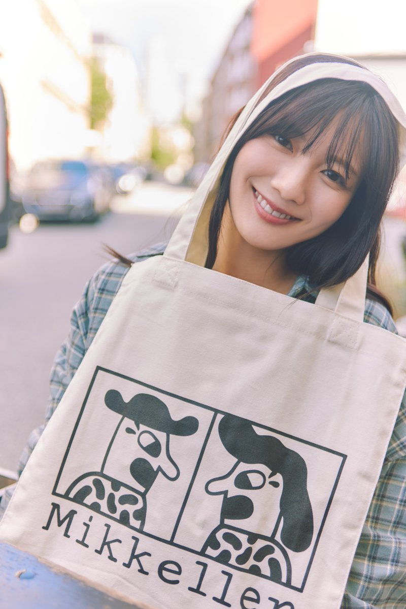 hina2ndphoto's tweet photo. 👜先行カット解禁第2弾👜

天真爛漫なおひなさん😚
楽しそうな笑顔を見せてくれてました✨

#日向坂46 #河田陽菜
#河田陽菜2nd写真集 11月11日発売！

🐶Amazon https://t.co/y90p9JtlAQ
☀️Sony Music Shop https://t.co/3fcQ02gEaB
🍩紀伊國屋 https://t.co/ewX2v1DV33
🌷HMV https://t.co/TLPFOboeJh https://t.co/xJXmi6wSRQ