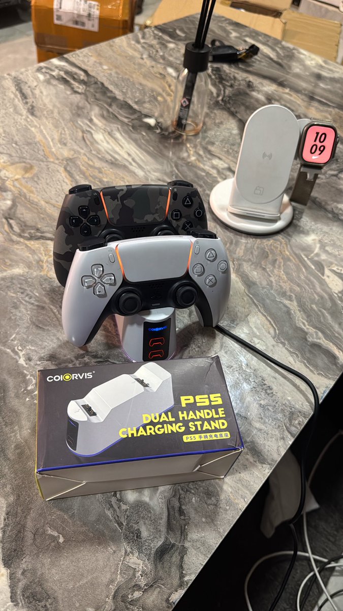 DUAL HANDLE CHARGING STAND

299GH