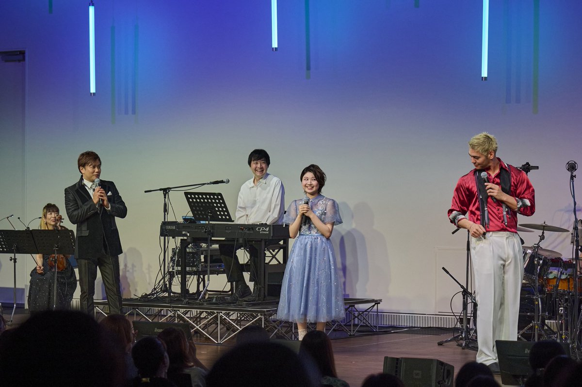 【#ミューラバ 思い出写真館📸✨】
Musical Loversのもう一つの魅力？
出演者同士の楽しいトーク🗣️
そして開演前の場内アナウンス📣(前説…？)
皆様早めのご着席を☝️
写真は昨年の #spi さんの前説です🎤
【Instagram】
instagram.com/musicallovers_…

【チケット一般発売中🎫‼️】
eplus.jp/sf/detail/3613…