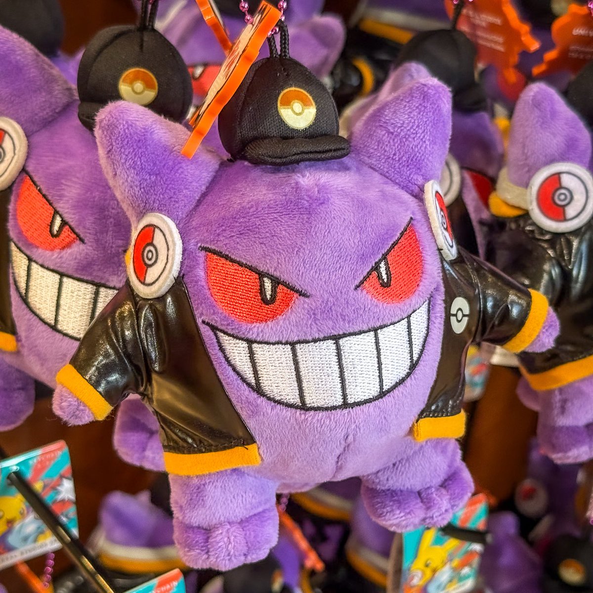 usj_me's tweet photo. ポケモン・アンストッパブル・ハロウィーン・パーティ
限定グッズは、ピカチュウやゲンガーなど人気のポケモンたちでいっぱい！
オリジナルグッズは👉ユニバーサル・スタジオ・ストアでゲットしてね！
#USJ #ユニバ #ポケモン #ピカチュウ #Pokemon https://t.co/BNQvl9Esl2