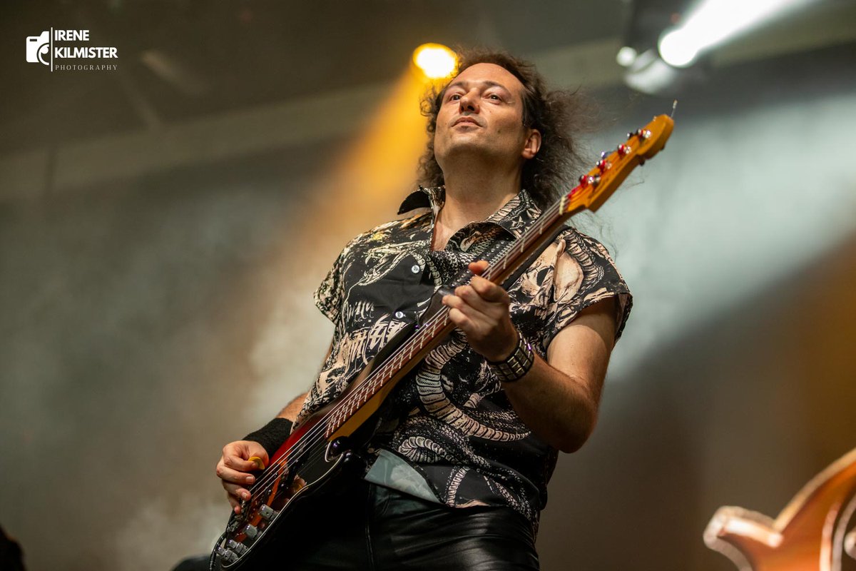 ¡¡Buen fin de semana a tod@s!! 😛🎸🤘

Foto: <a href="/Irene_Kilmister/">Irene Kilmister</a>