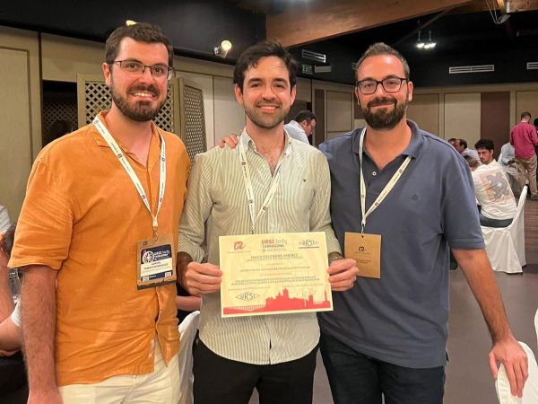 🎉 Congrats IPTC’s Javier &amp; Sergio for their awards at #URSI2025! Brilliant minds shaping the future of antennas &amp; waveguide tech! 🚀📡 #PhD 
👉 short.upm.es/5wufy