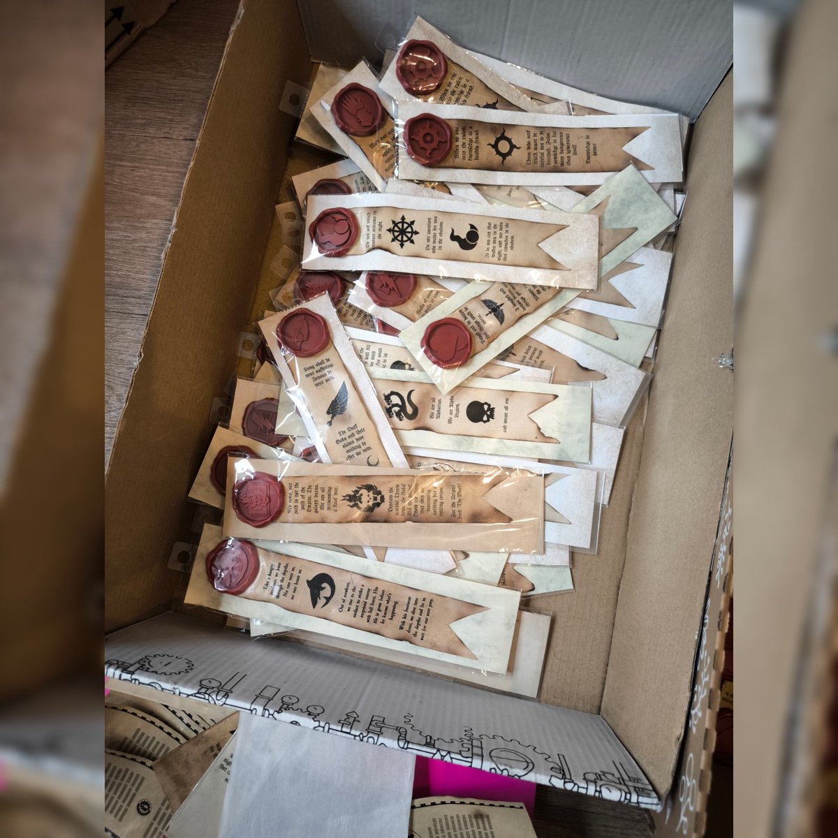 Mecha_Resinae's tweet photo. Production for the LOYG Festival and other events. I have a large selection of seals

#resin #resincraft #resinart #tabletop #warhammertabletop #resinaccessories #resinartist
#warhammer40k #resin #warhammer #adeptusmechanicus #purityseal #mechanicus  #workinprogress #spacemarine https://t.co/4OET0wyLEW