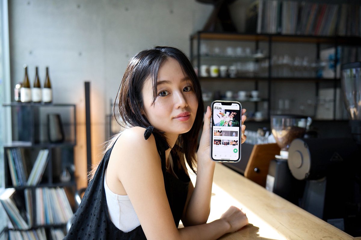 OUR FILMs ー〈写ルンです＋〉で楽しむ記憶の輪郭ー　#02 藤原さくら
あのクリエイターは毎日、どんなふうにすごしているんだろう？　きっと日々の何気ない瞬間から、そのときは気づかずともインスピレーションを得ている、そんな気がする。意識される前の、記憶のかけらこそクリエイションの源泉だ。
