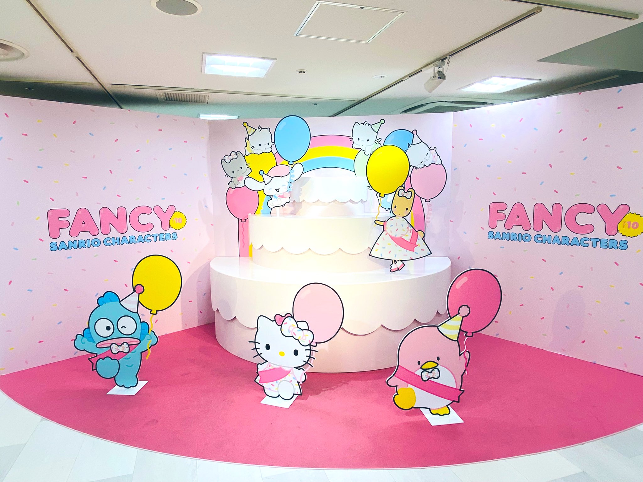 【新品】Leashy レイシー 小物入れ マロンクリーム サンリオ 伊勢丹 新品】Leashy レイシー 小物入れ マロンクリーム サンリオ 伊勢丹