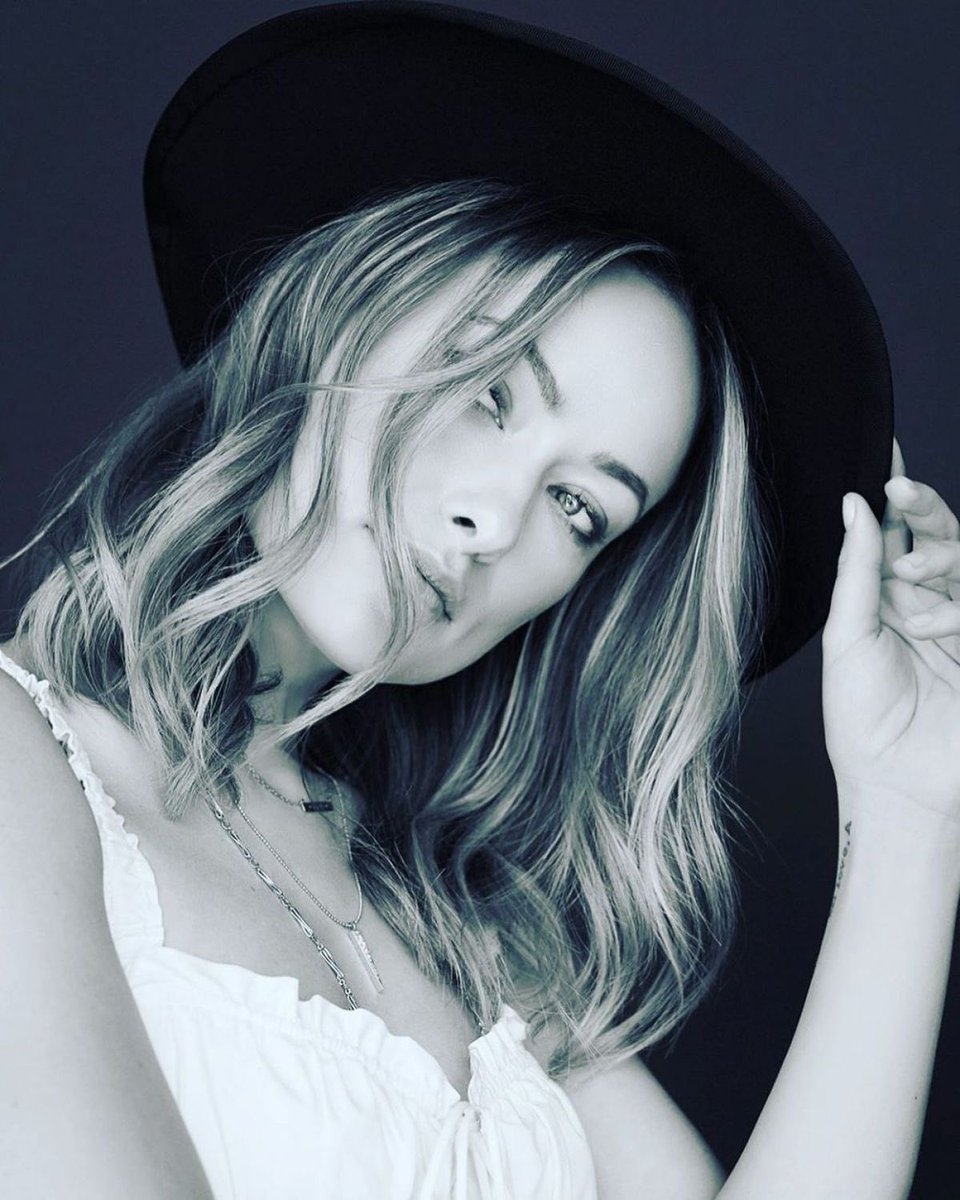 Friday night vibes ✌🏻