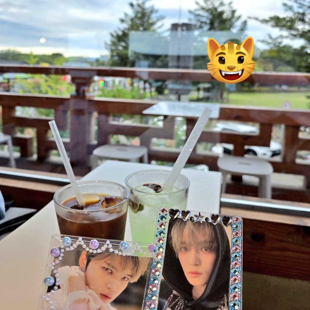 #재쥬예절샷

난 분명J인데 항상 여행은 P처럼.. 
급 떠난 즉흥여행 성공적!!! 절친은 타돌팬인 이유로 포카가려버리기...ㅋㅋㅋㅋㅋㅋ
수플레 존맛.. 저거 먹으러 다시 가야함..

#김재중 #KIMJAEJOONG  
#ジェジュン #金在中  
<a href="/bornfreeonekiss/">kimjaejoong</a>