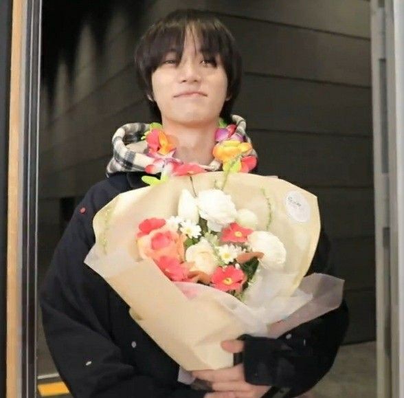 میخواهم یک مدت برم رست 
برای کامبک یونجونی برمیگردم اگه بساط فنگرلی بود
همگی لطفا مراقب خودتون باشین و من رو یادتون نره
اگه دوست داشتین در ارتباط بمونیم دی ام بدین دیلیم رو بهتون بدم
فعلا