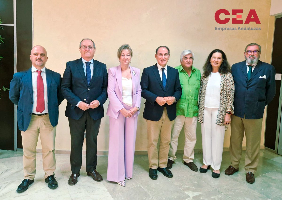 CEAes_'s tweet photo. 📍 Espacio de encuentro CEA 👉🏽 con la Asociación Andaluza de la Empresa Familiar (AAEF) para explorar #sinergias y nuevas #víasdecolaboración en la defensa y #promoción de la sensibilidad de las empresas familiares andaluzas.

⚡ Desde CEA destacamos la importancia de contar con un Consejo específico dedicado a la #EmpresaFamiliar como espacio de diálogo y propuesta empresarial.

 #CEAParaTi ✨
#Compromiso
#Liderazgo #Andalucía #ColaboraciónEmpresarial #AAEF #DiálogoEmpresarial