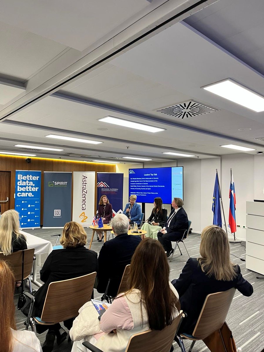 EKvSloveniji's tweet photo. Enostavnejši postopki, jasnejša pravila, večja predvidljivost. Podjetja si to želijo.

Zato z različnimi mehanizmi 🇪🇺(#REFIT, #CompetitivenessCompass, #RRF, ...) poenostavljamo pravila, zmanjšujemo birokracijo &amp;💪našo konkurenčnost.

 - @JugJerse danes na konf. o 🇪🇺🇬🇧 #EUTrade https://t.co/cPODvMbW5s