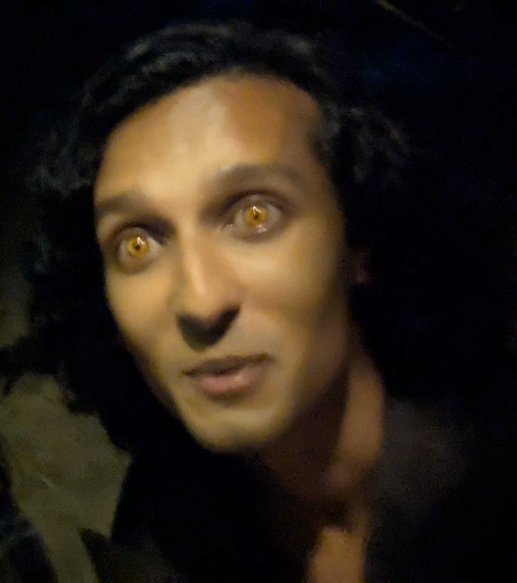 iwtvupdates's tweet image. Assad stuns as Armand on set yesterday! via @handsthat_mold #tvlspoilers