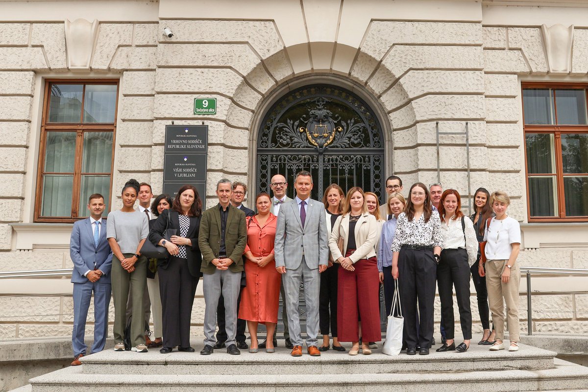Zástupci Nejvyššího soudu se zúčastnili 10. setkání právních komparatistů v Lublani 1url.cz/PJT3m