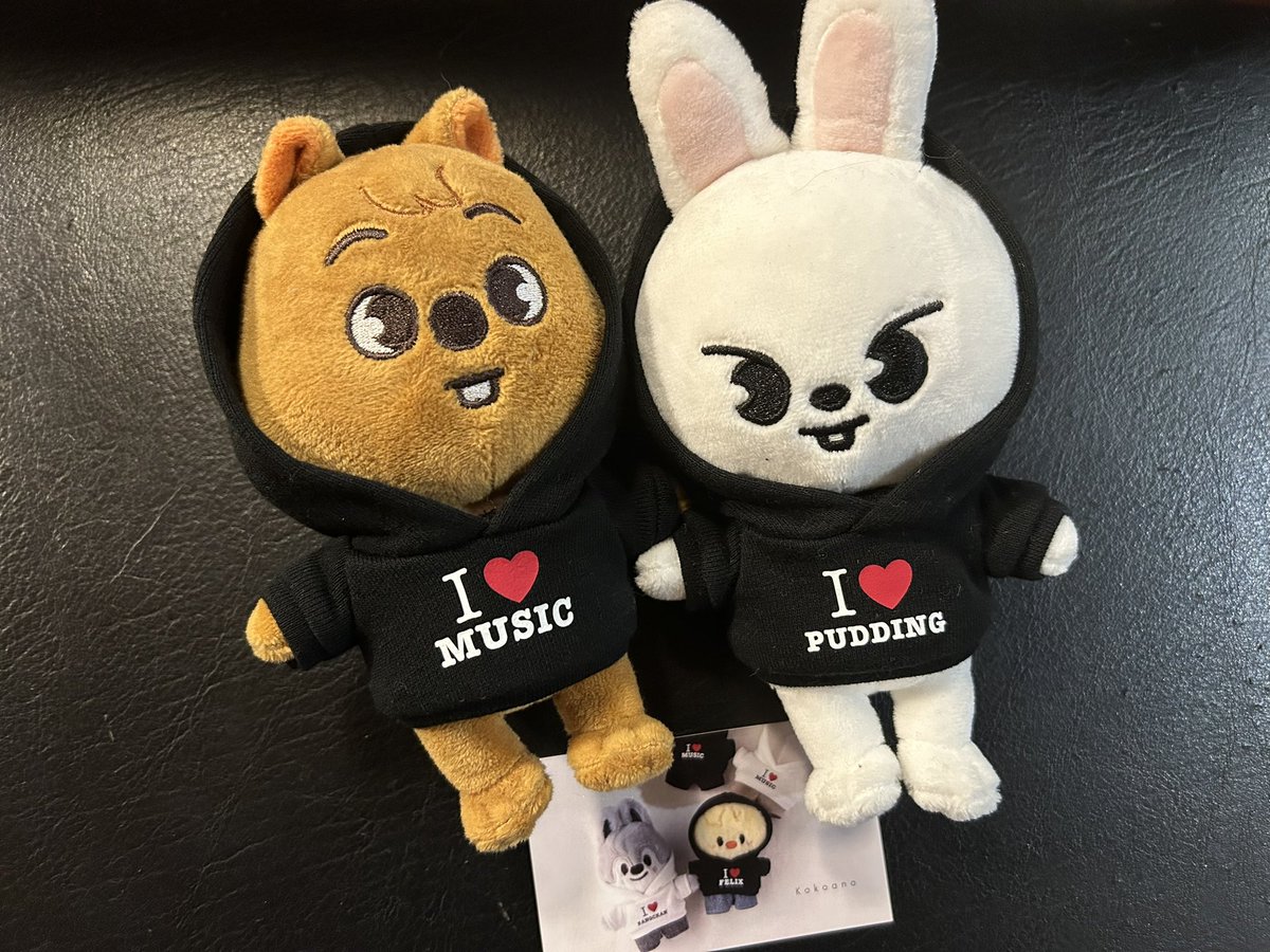 오리(おり)🐈⬛ (@ori_ori_mohku) on Twitter photo <a href="/_kokoano_/">Kokoano ぬい服</a> 様からお洋服到着〜🥰
ほんとに生地が柔らかくて着せやすくてかわいい🥹🖤クォッカちゃんもフードすっぽり☺️
ショップカードもめちゃめちゃかわいいです〜🐺🤍🐥🖤
今回もありがとうございました✨✨ <a href="/_kokoano_/">Kokoano ぬい服</a> 様からお洋服到着〜🥰
ほんとに生地が柔らかくて着せやすくてかわいい🥹🖤クォッカちゃんもフードすっぽり☺️
ショップカードもめちゃめちゃかわいいです〜🐺🤍🐥🖤
今回もありがとうございました✨✨