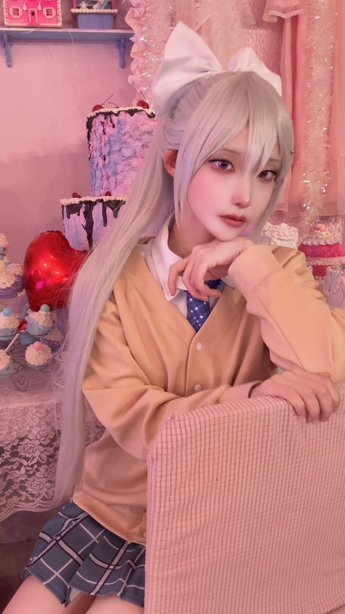 cos ｜🍁
 ︎︎
 ︎︎
『  なーに、みてんの？ 』