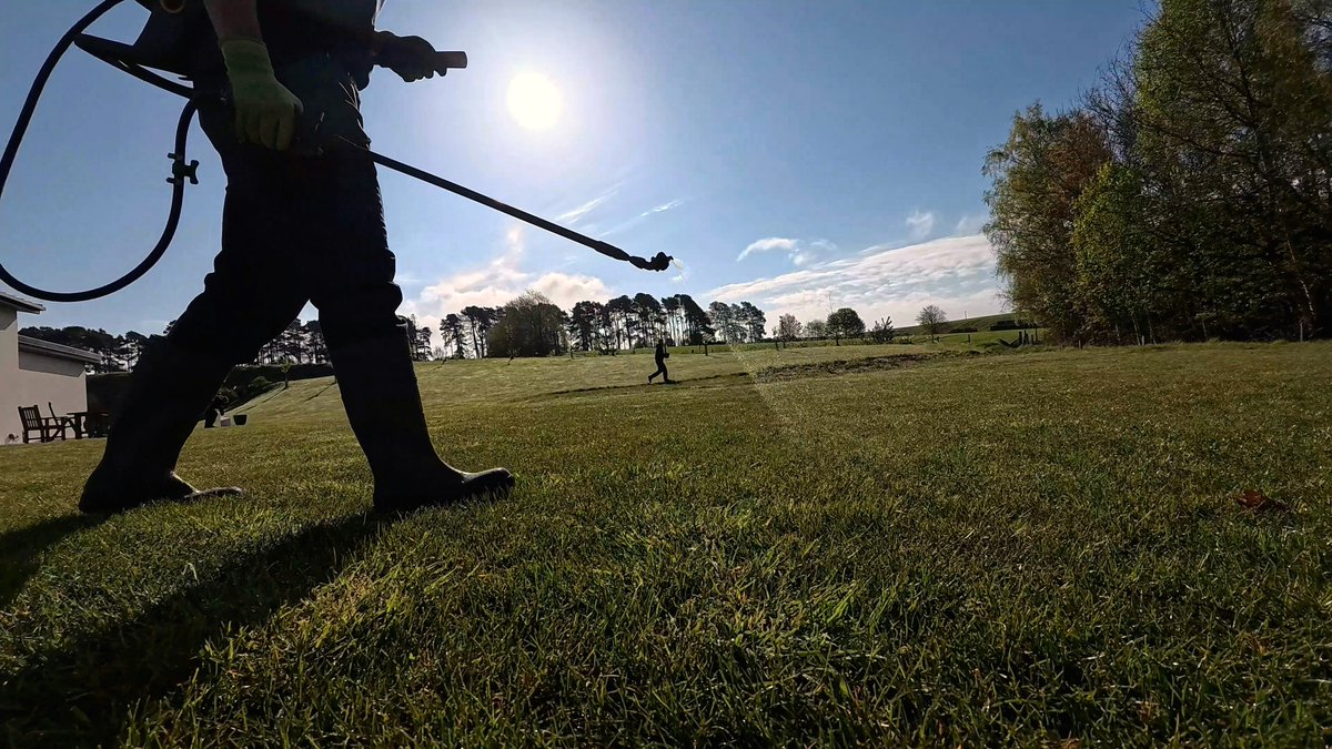 Weeds taking over your lawn? 😬

September is the perfect time to tackle them before winter sets in ❄️

Our feed &amp; weed treatments strengthen grass roots, helping your lawn withstand the cold months and resist disease 🌱

Book your free lawn assessment 👉 bit.ly/Find-Expert