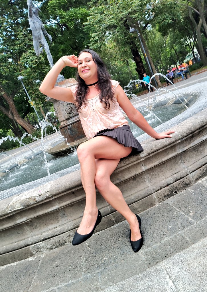 Hey chicos!
Me gustaría que me hicieran unas preguntas, lo que sea que tengan en mente y poder responderlas en un live, me ayudan?
Besitos ricos...