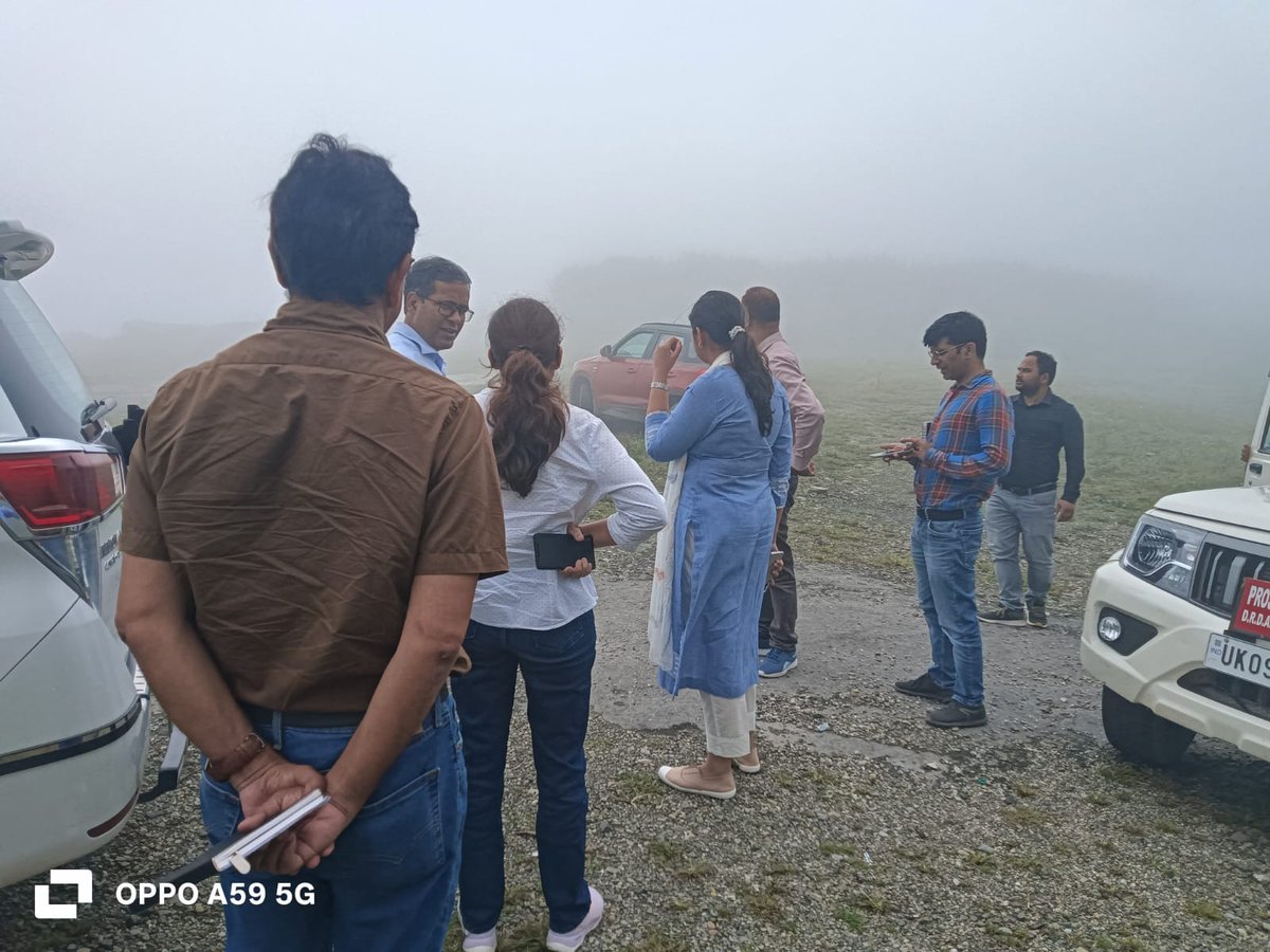 REAPTehri's tweet photo. The Chief Development Officer inspected land in Narendranagar block for the proposed way-side amenities, accompanied by the Project Director, DPM (REAP), and the Ex. Eng. of the Minor Irrigation Department.#IFAD
@REAPUttarakhand
@nitikakh22
@dd_msydav
@DMTEHRI1
@DistrictTehri https://t.co/YBqpCJ8WZb