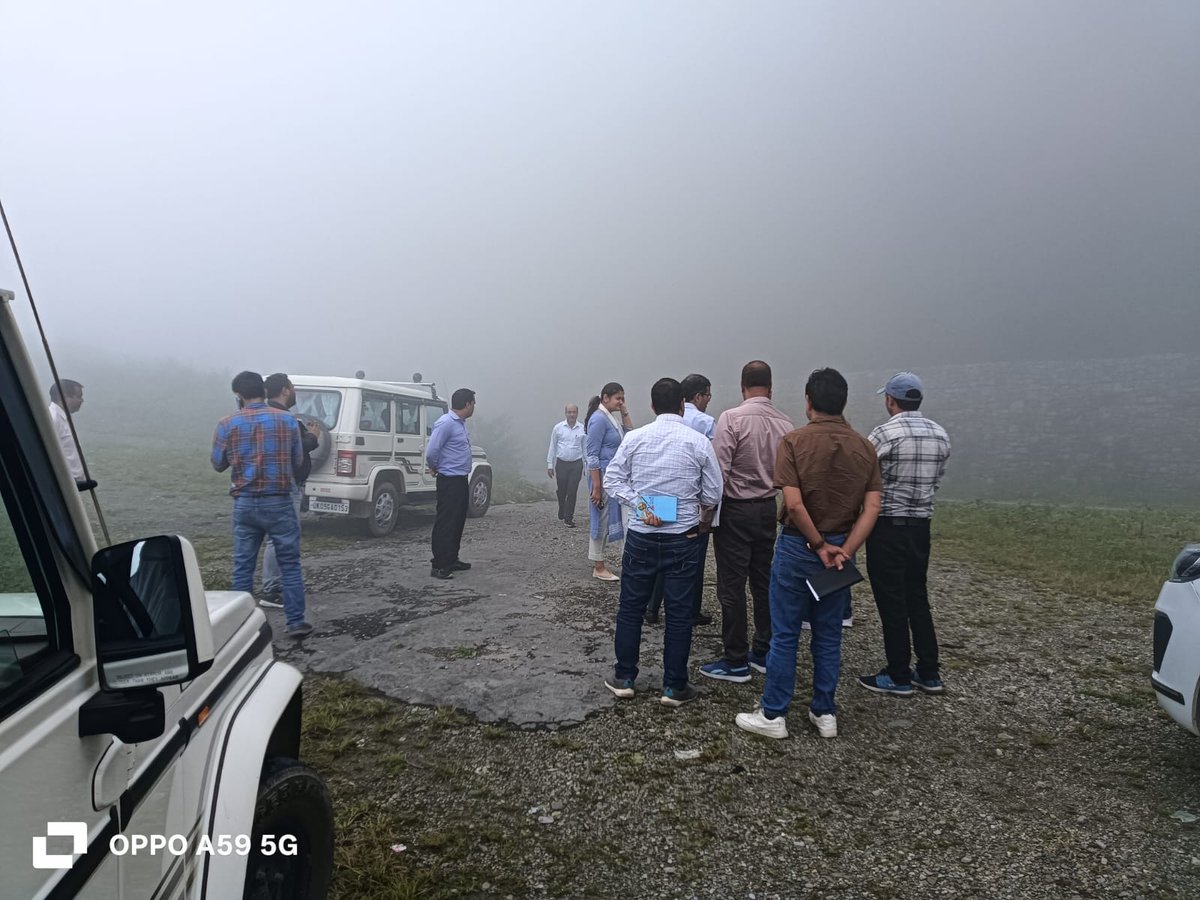 REAPTehri's tweet photo. The Chief Development Officer inspected land in Narendranagar block for the proposed way-side amenities, accompanied by the Project Director, DPM (REAP), and the Ex. Eng. of the Minor Irrigation Department.#IFAD
@REAPUttarakhand
@nitikakh22
@dd_msydav
@DMTEHRI1
@DistrictTehri https://t.co/YBqpCJ8WZb