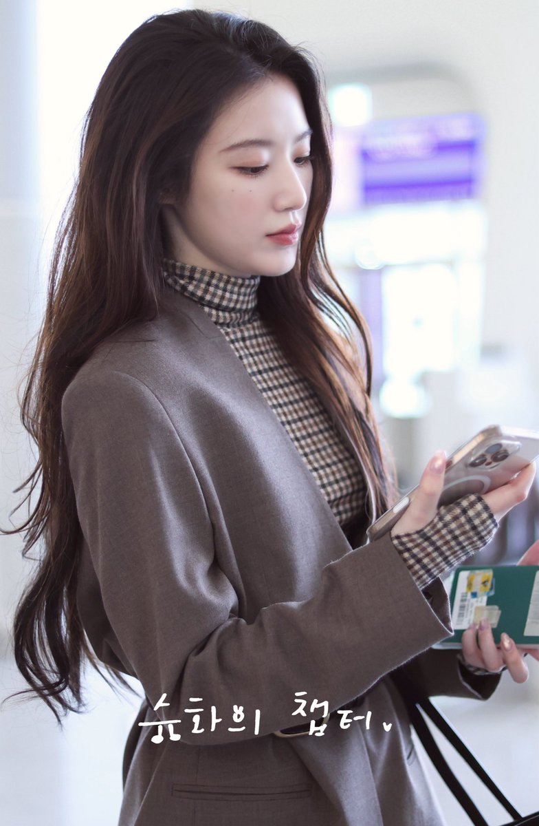 chapter_ysh's tweet image. 250912

가을여자🤎

#아이들  #여자아이들 #GIDLE #IDLE  
#슈화 #SHUHUA #舒華