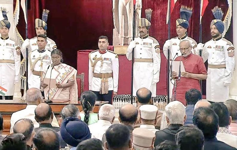 भारताचे १५ वे उपराष्ट्रपती म्हणून आदरणीय श्री. सी. पी. राधाकृष्णन जी यांनी शपथ घेतल्याबद्दल हार्दिक अभिनंदन व शुभेच्छा.
<a href="/CPRGuv/">VP Office</a>