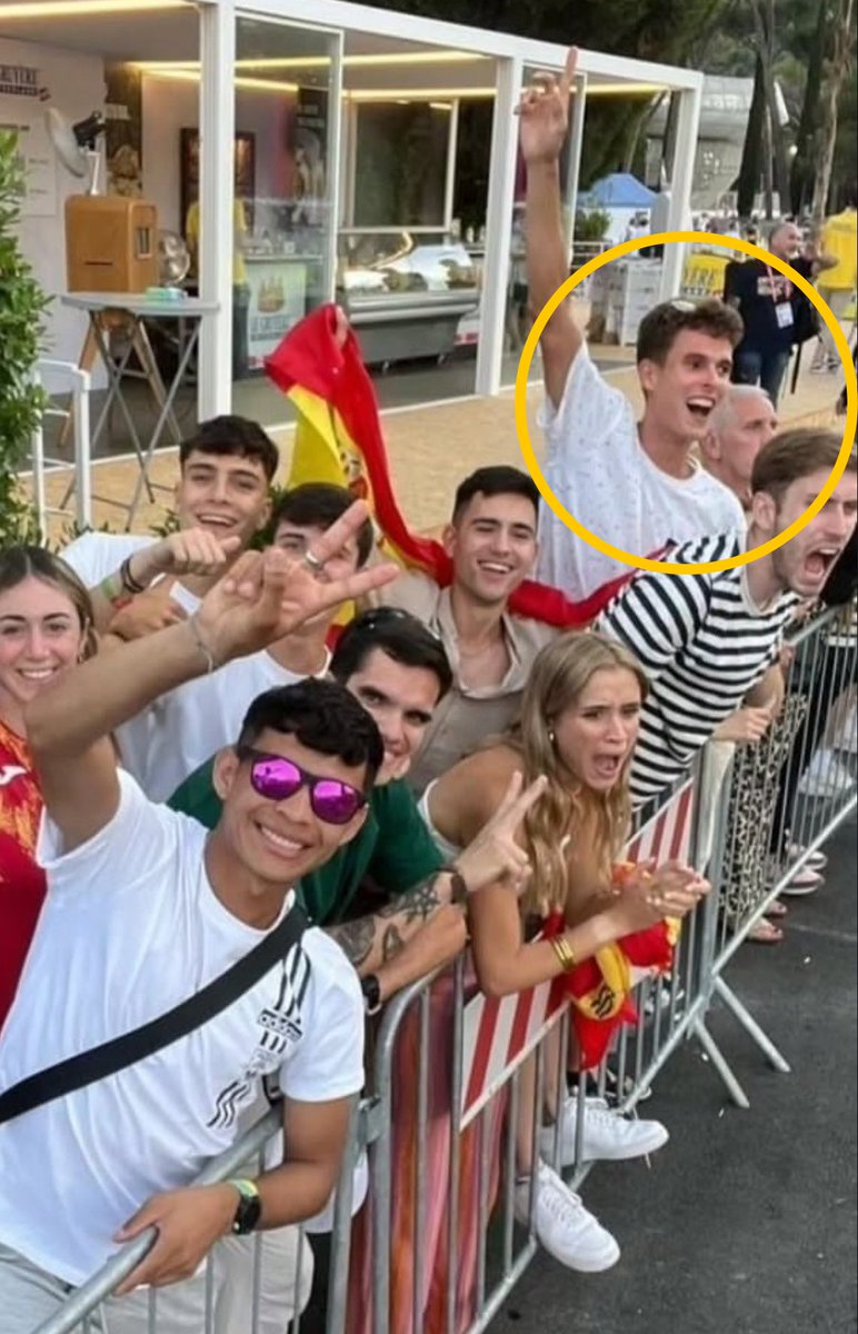 🤩 “𝑨𝑯𝑶𝑹𝑨, 𝑴𝑬 𝑻𝑶𝑪𝑨 𝑨 𝑴𝑰́”

Esta historia es muy bonita: Dani ha viajado junto a su hermana, la marchadora 🇪🇸 Antía Chamosa, a todos los grandes campeonatos internacionales en los que ha participado para animarla desde detrás de las vallas.

Fue el fan más