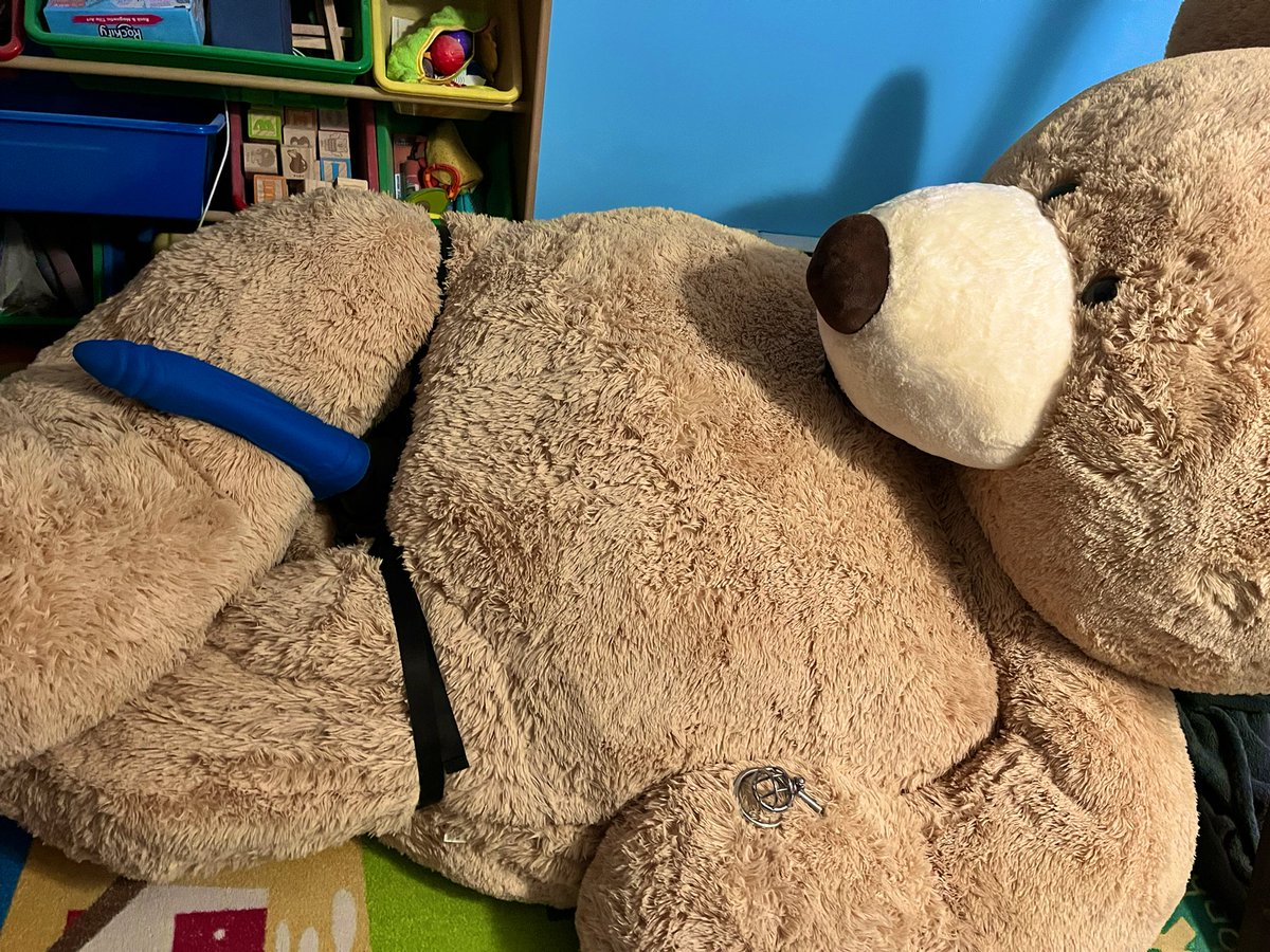 LockedLilTot's tweet image. Hey babe I’m home from scho-

Oh! Uhh… hey hon, what are you wearing there? 😨

And what are you holding there?😰

Oh gosh, umm I guess I can go get ready before my next period. 

Just… please be gentle okay babe. 😖