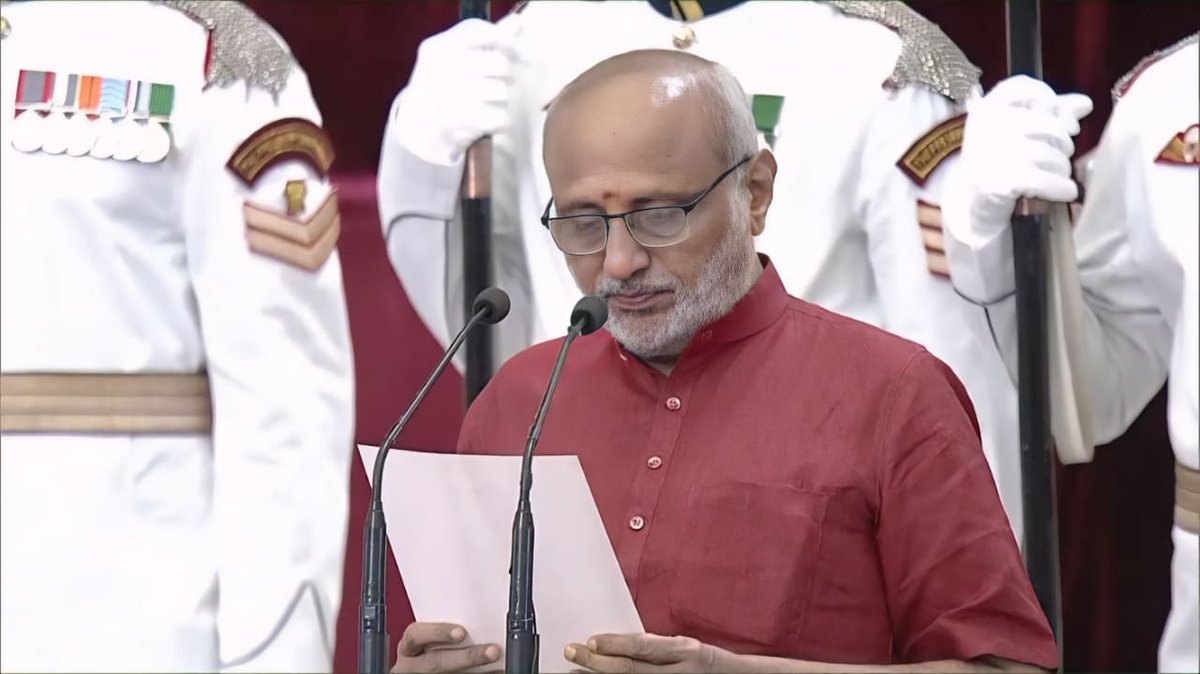 आज देश के 15 वे उपराष्ट्रपति के रूप में सी पी राधाकृष्णन जी ने सपत लिया। इनको मेरी तरफ बहुत शुभकामनाएं।।